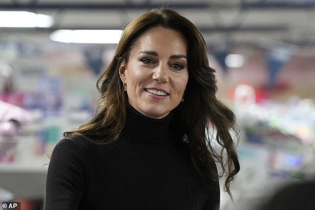 1700828650 974 Kate Middleton helps out during a visit to a baby