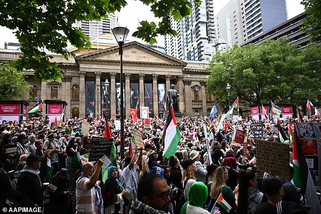 A large crowd gathered in Melbourne on Sunday afternoon in support of Palestine