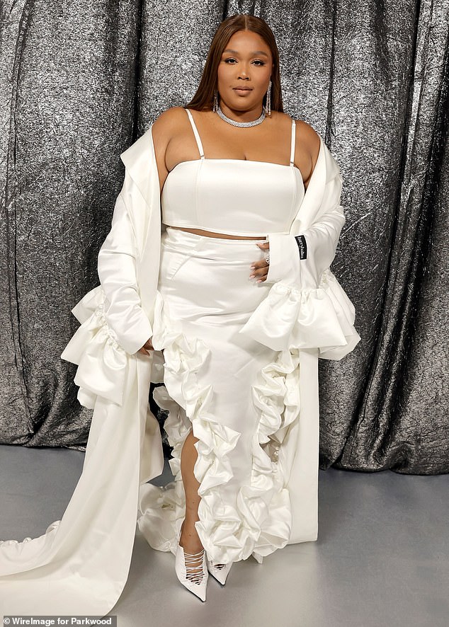 Natural Beauty: Lizzo's natural beauty shines with a soft makeup palette