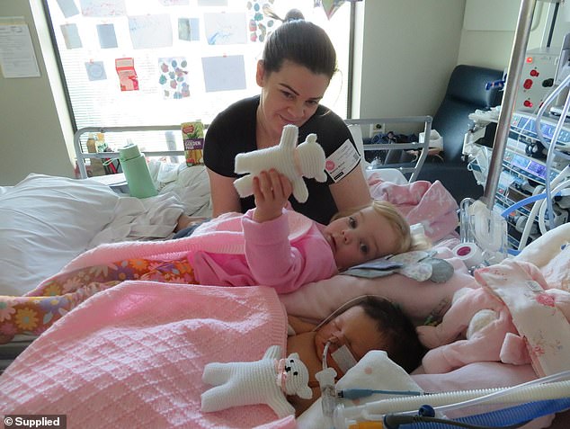 Edie met baby Wren before her newborn sister died