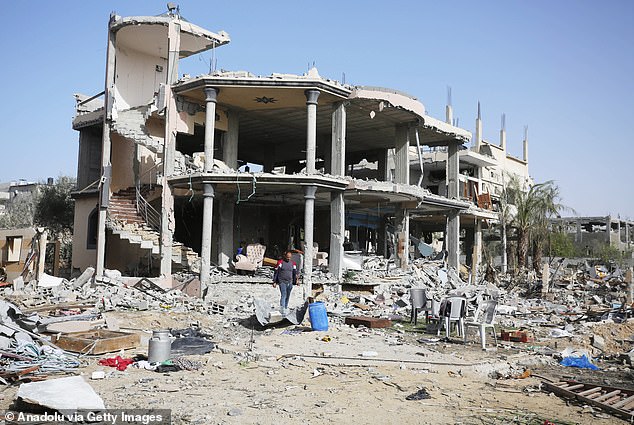 A look at the wreckage of buildings after Israeli attacks during the third day of the humanitarian pause in Khan Yunis