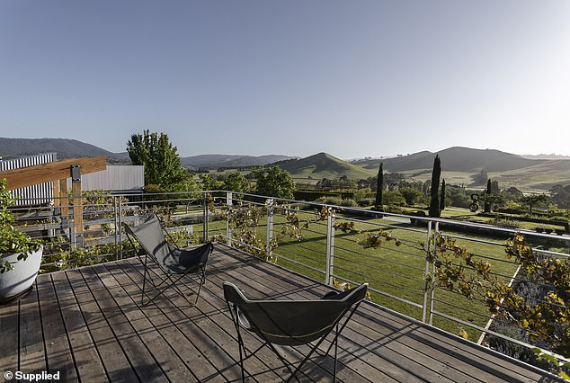 Lek and Steve Domoney walked around every weekend to enjoy the sun reflecting off the Strathbogie Ranges and taking in the impressive 360 ​​degree views of the valley