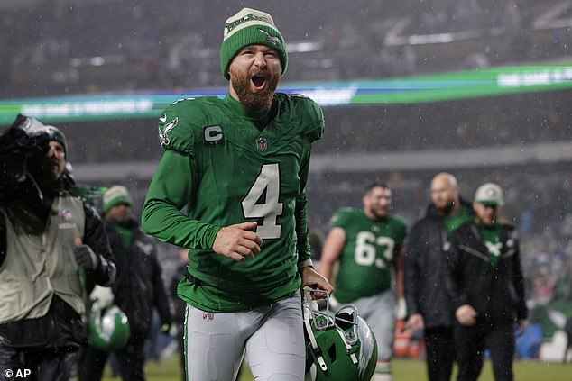 Eagles place kicker Jake Elliott (4) celebrates the team's victory over the Buffalo Bills