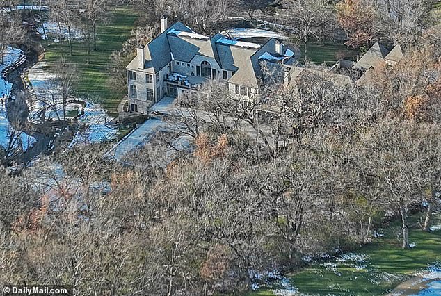 1701196517 253 EXCLUSIVE Taylor Swift moves into Travis Kelces ultra private 6million Kansas