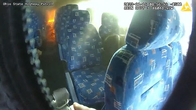 The officer bravely boarded the bus together with a group of Samaritans, but could not see any passengers due to the flames and thick smoke.