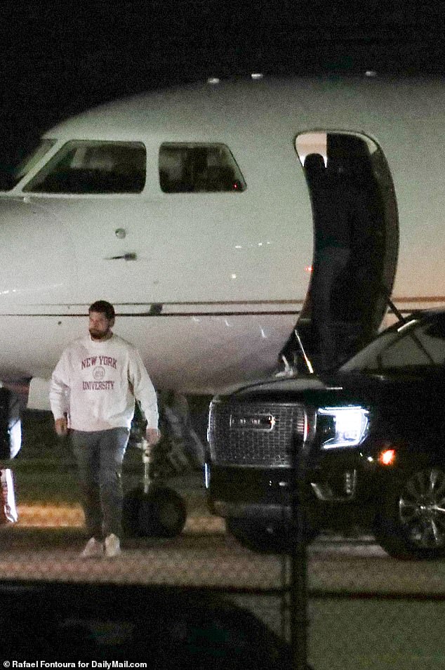 We see Swift and her entourage boarding a plane on their way to London