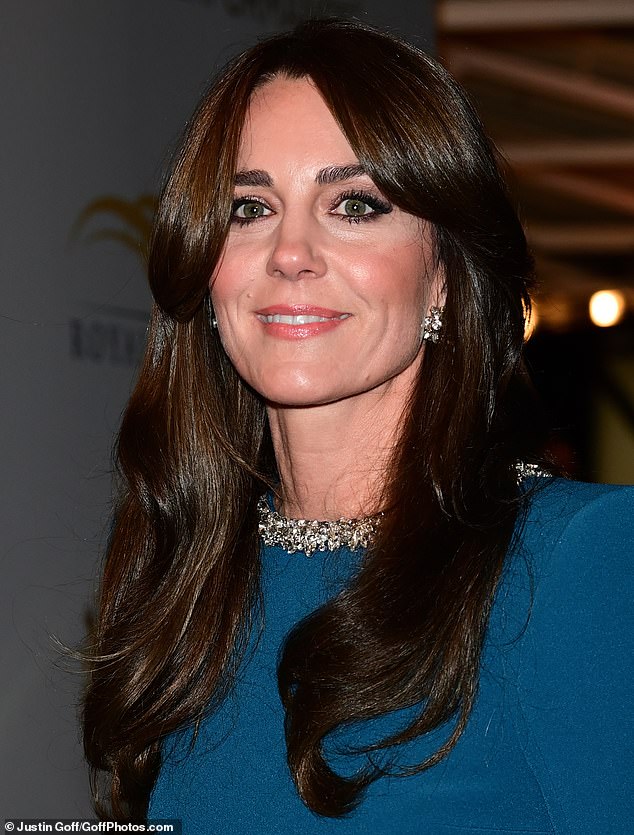 Kate, 41, opted for natural makeup with a touch of eyeliner, a nude lip, some blusher and bronzer
