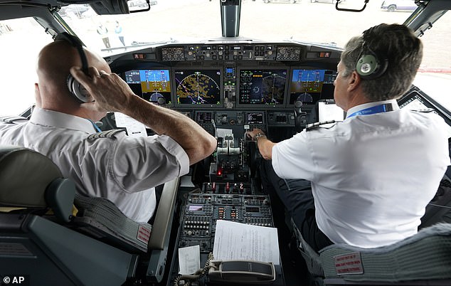 PSA Airlines, a regional airline owned by American, is offering bonuses of up to $250,000 to UPS and FedEx cargo pilots who fly passenger planes