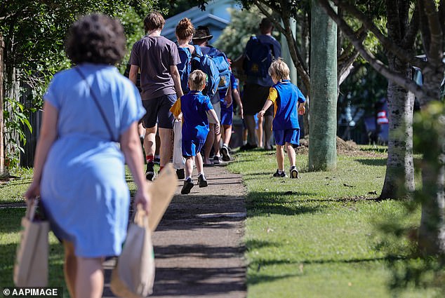 Public primary and secondary schools in Queensland may change timetables or shorten the school week from the first term of 2024.  The photo shows students from Brisbane