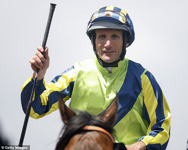 Damien Oliver may not get the chance to ride in his fairytale Melbourne Cup final after gelding Alenquer suffered a minor injury on Sunday morning