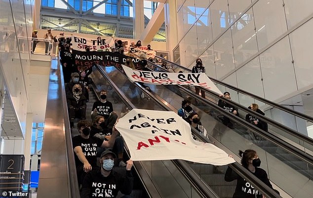 Protesters calling for a ceasefire between Israel and Hamas have blocked the escalators of a Chicago skyscraper with an Israeli consulate on the 31st floor.