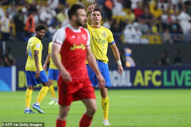 Cristiano Ronaldo sportingly tells referee to OVERTURN decision to award