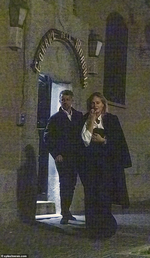 Spanish magazine Lecturas claims that Crown Prince Frederik and Mexican socialite Genoveva Casanova watched a flamenco performance at a Spanish restaurant, El Corral de la Moreria, which ended at midnight (photo outside the venue)