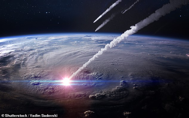 Comets contain compounds 