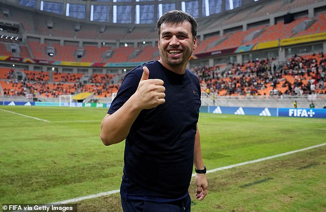Uzbekistan U17 manager Jamoliddin Rahmatullayev kicked the ball into the stands to waste time as England lost 2–1