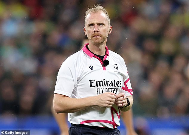 England referee Wayne Barnes has announced his retirement just days after refereeing the Rugby World Cup final