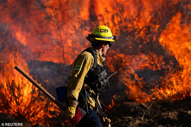 A fast-moving wildfire that has swept through Riverside County has spread to more than 2,200 acres and has yet to be brought under control by firefighters