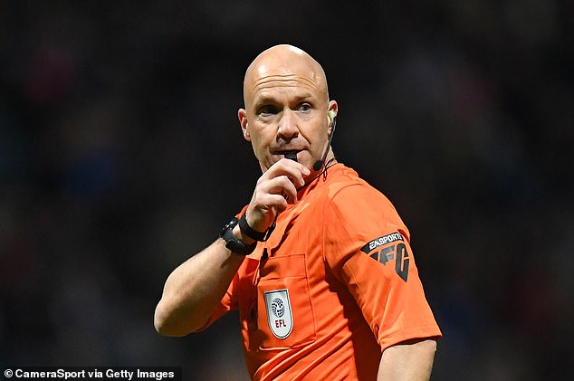 Football fans have criticized Anthony Taylor for his decision to award Preston North End a penalty against Coventry City on Saturday