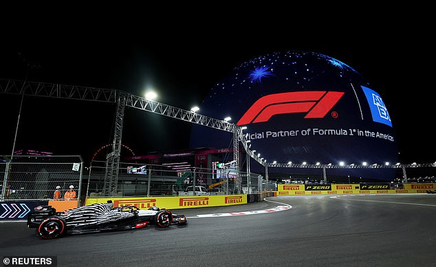 A class action lawsuit has been filed against Formula 1 on behalf of 35,000 fans who had to leave the canceled training in Las Vegas on Thursday evening.