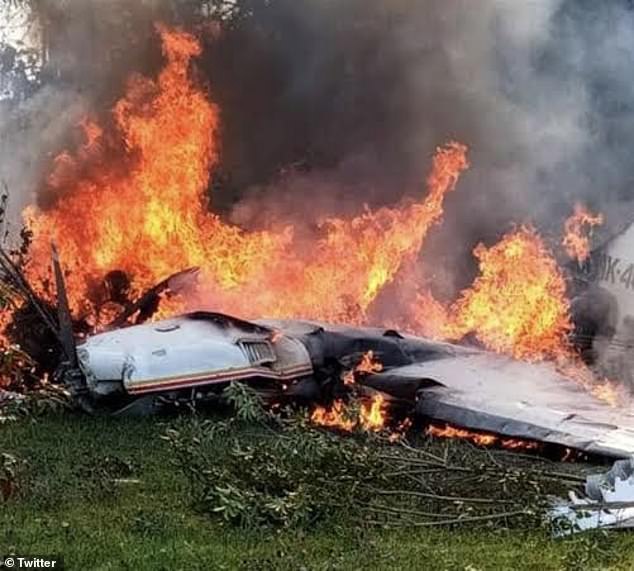 An air ambulance crashed Wednesday near Tetlama, a town in the central Mexican state of Morelos, killing all four crew members.  The victims were identified as the pilot, Gerardo Álvarez;  the co-pilot, Roberto Manzano;  Dr.  Lilian Resendiz;  and paramedic, Mario León