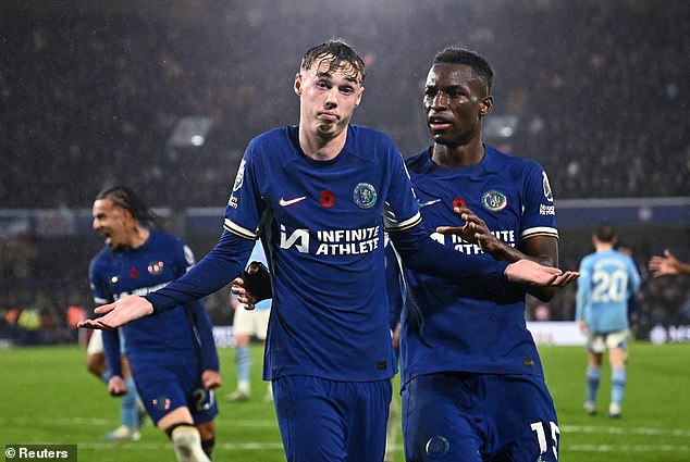 Chelsea's newest star Cole Palmer kept his nerve to convert a last-minute penalty against Manchester City, earning his side a point in Sunday's thrilling 4-4 ​​draw at Stamford Bridge.
