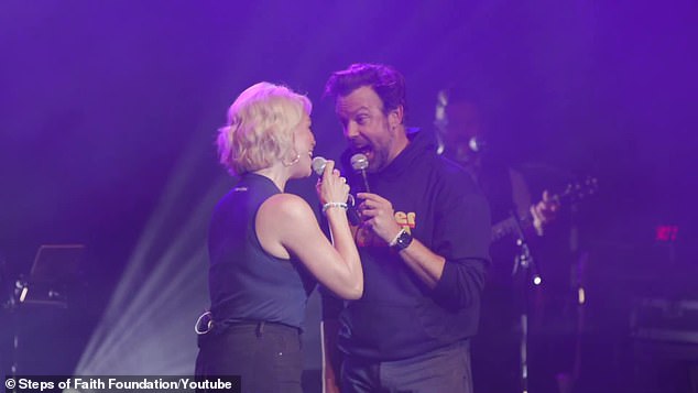Hit it!  Jason Sudeikis reunites with his Ted Lasso colleague Hannah Waddingham for a powerful duet of the song A Star Is Born, Shallow