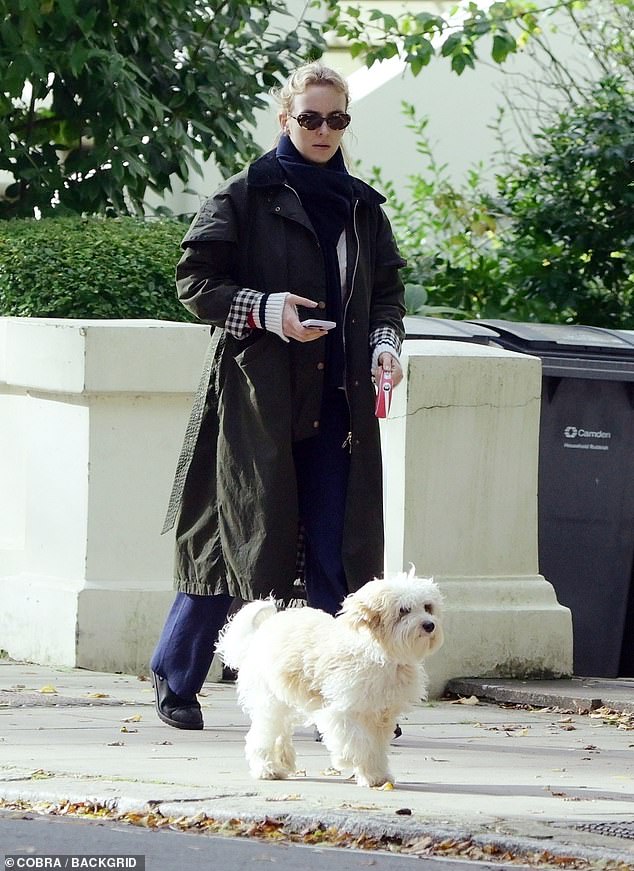 Cute!  Jodie Comer, 30, cut a causal figure as she stepped out to walk her fluffy dog ​​in North London on Sunday