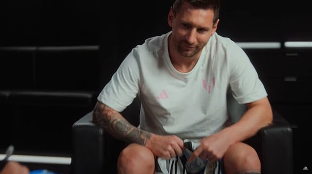 Messi was captured in a heartwarming look at former Real Madrid and France star Zidane