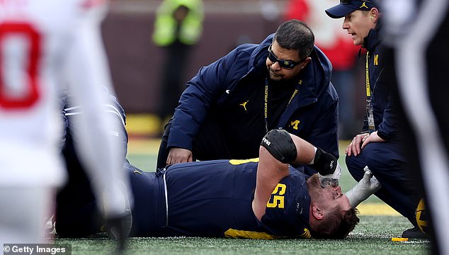 Michigans Zak Zinter suffered broken tibia and fibula from gruesome