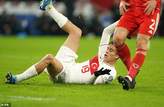 Turkey were awarded a controversial penalty after Kenan Yildiz went down in the penalty area following a meeting with Wales defender Ben Davies