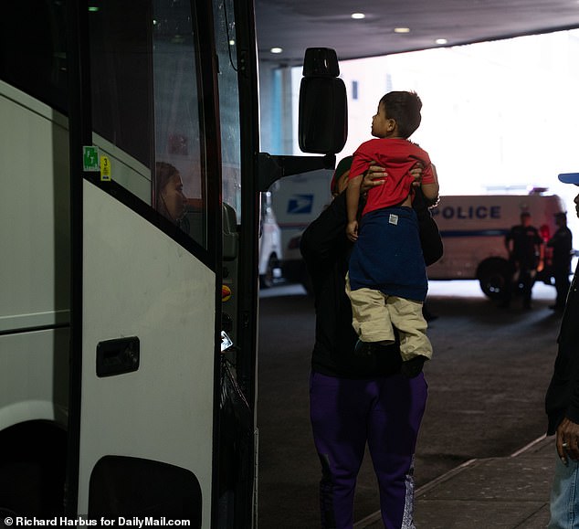 Arriving from Brownsville, Texas, migrants will arrive in New York, where they will be processed at the Roosevelt Hotel