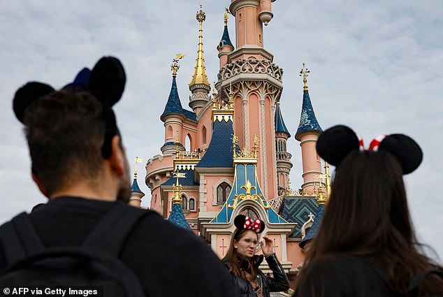 For parents of children who dream of visiting the enchanting entertainment resort, a trip to Disneyland requires careful and thoughtful planning (Photo: Getty)