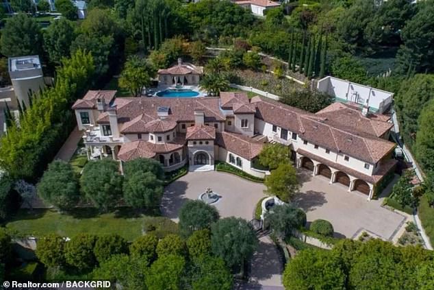 A lawyer for Sofia Vergara has hit back after the star's former contractor claimed she failed to pay a huge bill for work on her LA mansion.