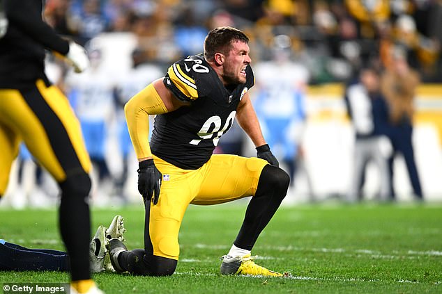 Pittsburgh Steelers linebacker TJ Watt picked up a sack after losing his helmet during the game