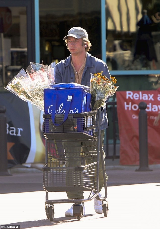 Yes, Chef!  Jeremy Allen was seen shopping for groceries and flowers at Gelson's Markets in Los Angeles on Monday