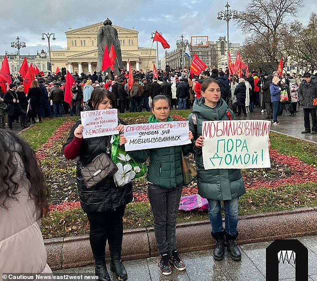 Wives of mobilized men take to the streets in Moscow to demand that Vladimir Putin take their husbands home