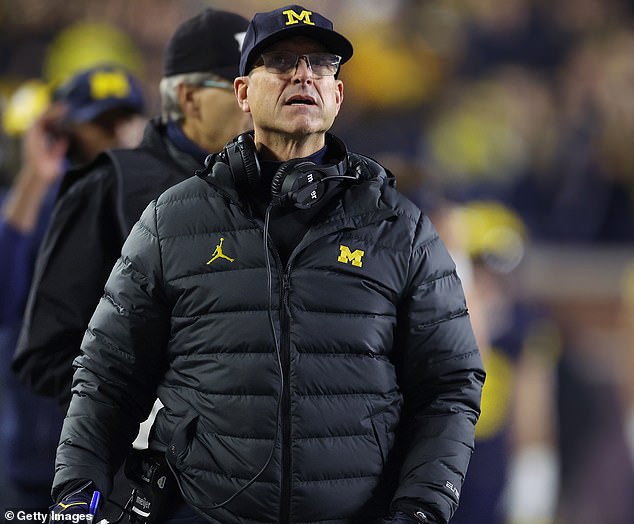 Michigan football players – both past and present – ​​rallied behind coach Jim Harbaugh's support