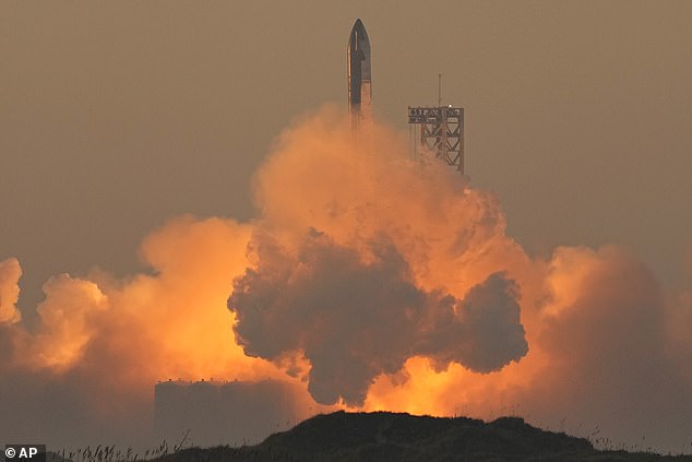 The spaceship took off loaded with 4,500 tons of rocket fuel