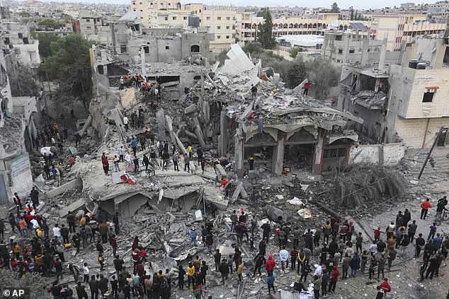 Palestinians search for survivors of an Israeli bombardment of Rafah on November 22