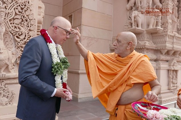 Mr Dutton visited Gurdwara Sri Bangla Sahib, a Sikh place of worship in Delhi