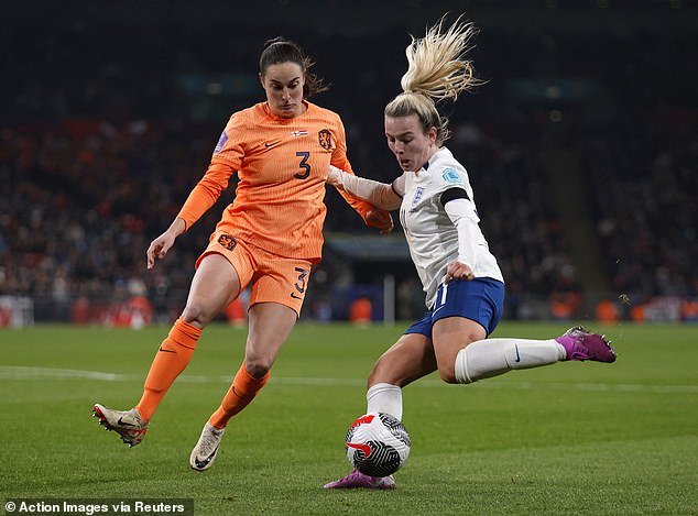 After Lineth Beerensteyn had given the Dutch team a 2-0 lead, Georgia Stanway and Lauren Hemp leveled England shortly after half-time with two goals in two minutes.