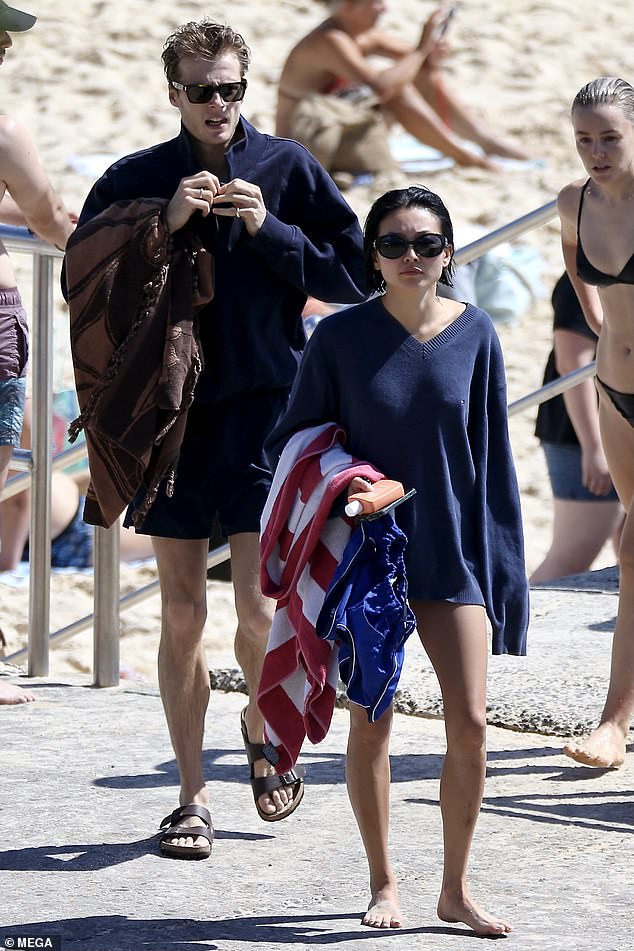 Yan Yan was spotted kissing the same mystery man on the same beach on Thursday