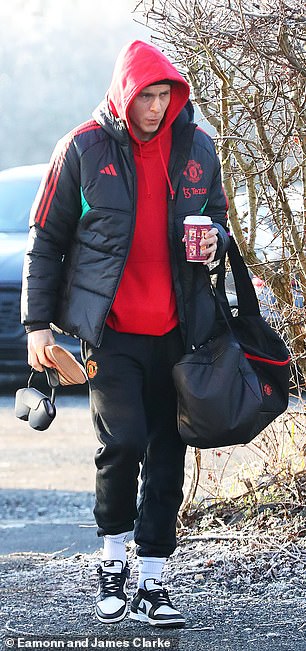 Manchester United defender Victor Lindelof pictured at the airport