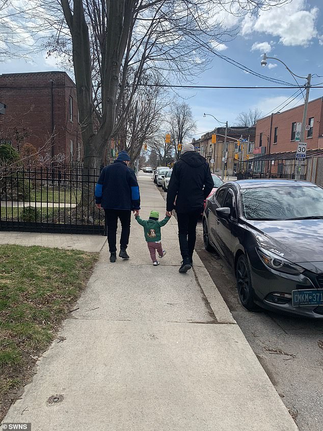 Markus, Andrew and Hannah bonded as housemates before discussing the idea of ​​having a child together.  The photo shows Markus and Andrew walking with River