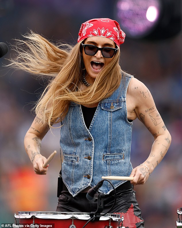 The ARIA Award-winning artist, who identifies as non-binary and uses these pronouns, put on an energetic show as they drummed, played the piano and sang during the show