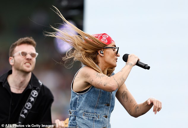 Dressed in a denim waistcoat and leather trousers, the artist looked excited to showcase their talent ahead of the highly anticipated sporting showdown between The North Melbourne Tasmanian Kangaroos and The Brisbane Lions.