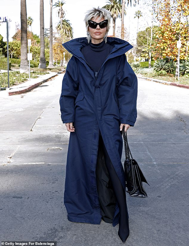 LIsa posed like a pro on the streets of Los Angeles