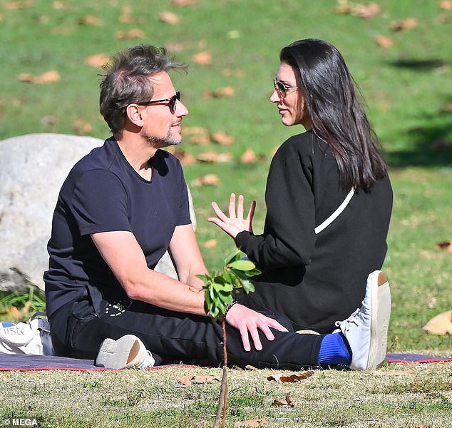 Ioan and Bianca seemed very relaxed as they chatted while occasionally cuddling