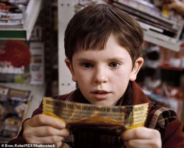 Meanwhile, according to Metaflix, Nestle saw in the 2005 Tim Burton film - Charlie and the Chocolate Factory - 1,850 real chocolate bars, like the one in which the children find their golden tickets.