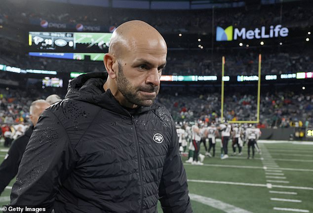 Jets coach Robert Saleh is considering which quarterback to start against the Texans